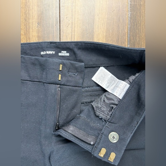 Old Navy size 2 Black Pixie Never Fade Straight Leg Slim Fit Pants Low Rise - Picture 5 of 11